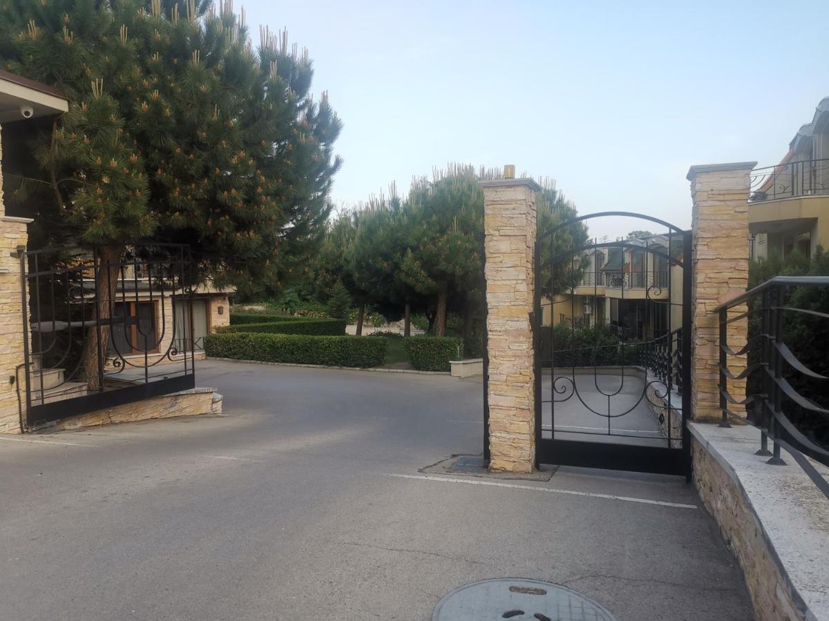 Luxury Apartment Amalfi 300 M From The Beach Варна Екстер'єр фото